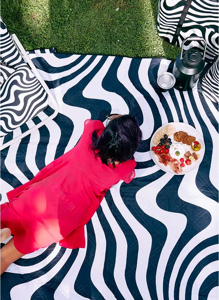 Annabel Trends PICNIC Mat - Hypnotic Swirl