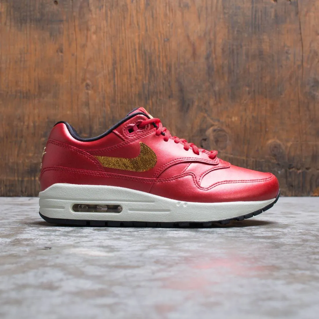 Nike Women W Air Max 1 (university red / metallic gold-black)