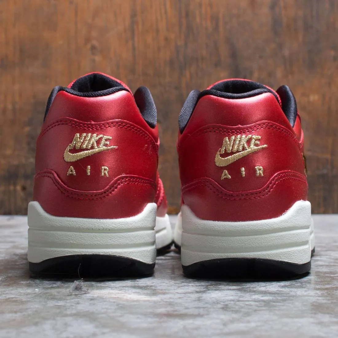 Nike Women W Air Max 1 (university red / metallic gold-black)